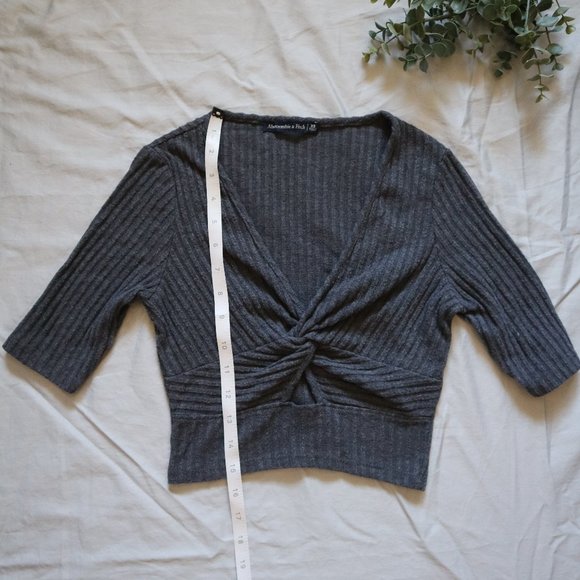 ABERCROMBIE & FITCH Cropped Gray Ribbed Sweater XS - Picture 6 of 6